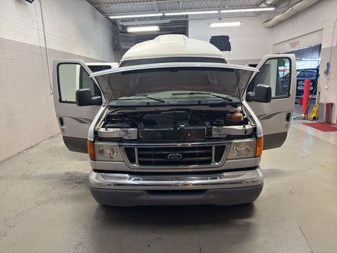 Used 2003 Ford E-150 and Econoline 150 RWD image 10