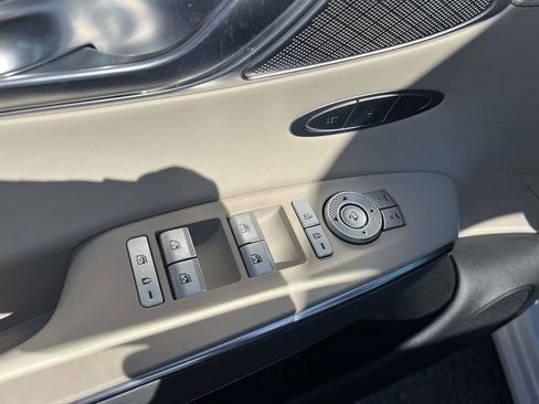 Used 2023 Genesis GV70 2.5T w/ Advanced Package image 17