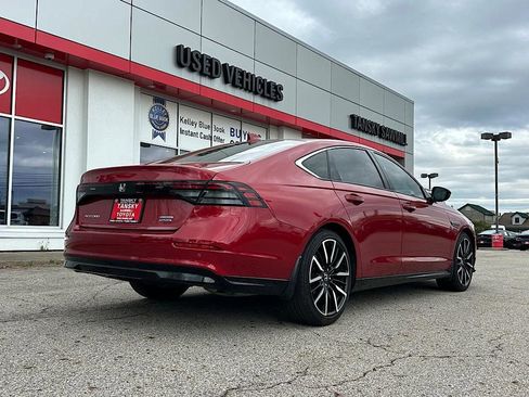 Used 2024 Honda Accord Touring image 5