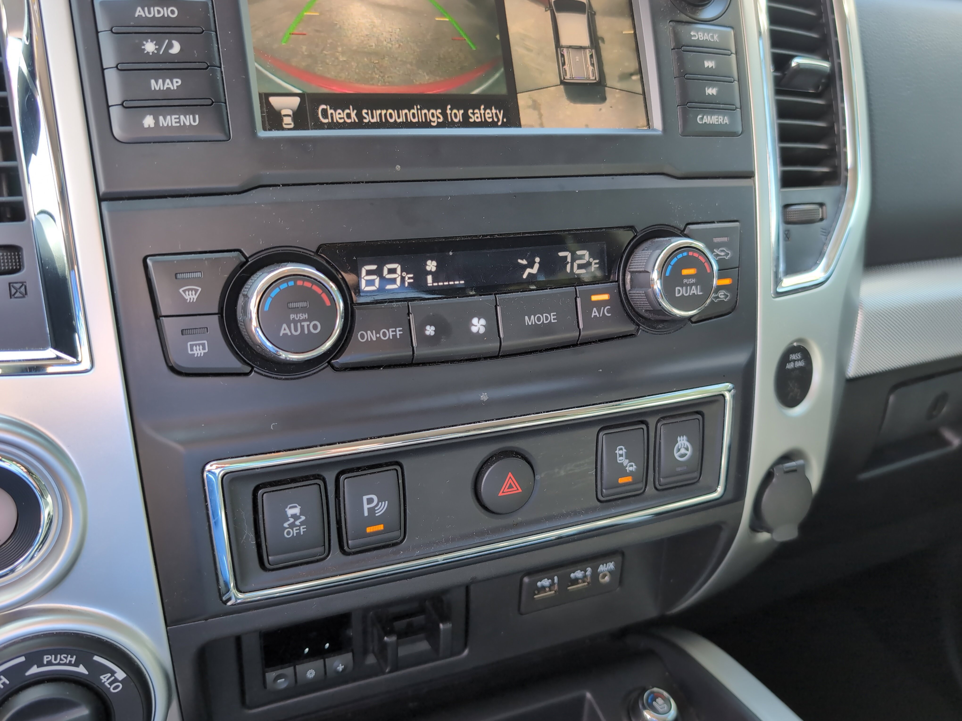 Used 2019 Nissan Titan PRO-4X w/ Pro-4x Convenience Package AWD/4WD image 18