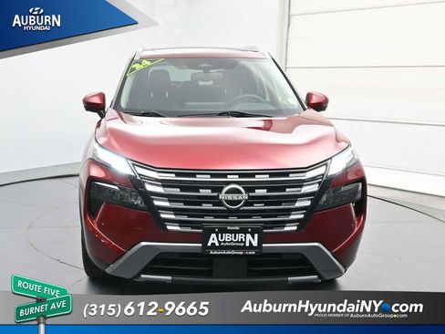 Used 2024 Nissan Rogue SL w/ SL Premium Package AWD/4WD image 4