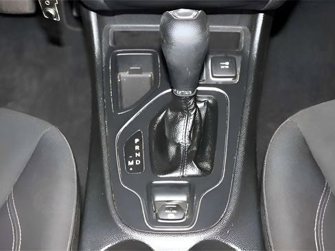 Used 2021 Jeep Cherokee Latitude image 18