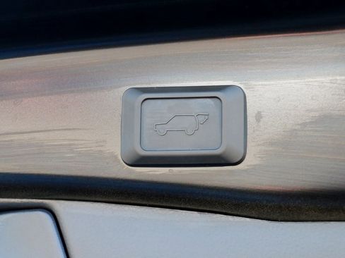 Used 2024 Toyota RAV4 SE image 37