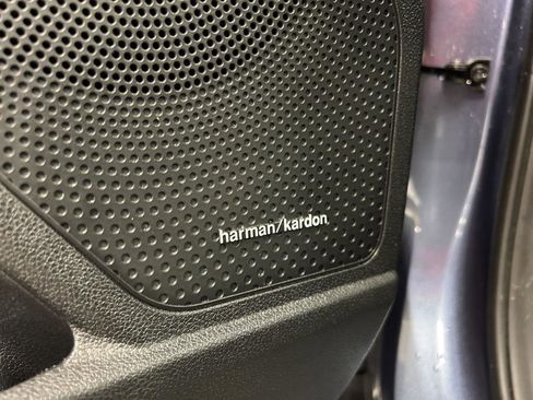 Used 2022 Kia Niro EX Premium image 10