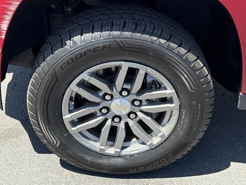 Used 2023 Chevrolet Colorado LT AWD/4WD image 5
