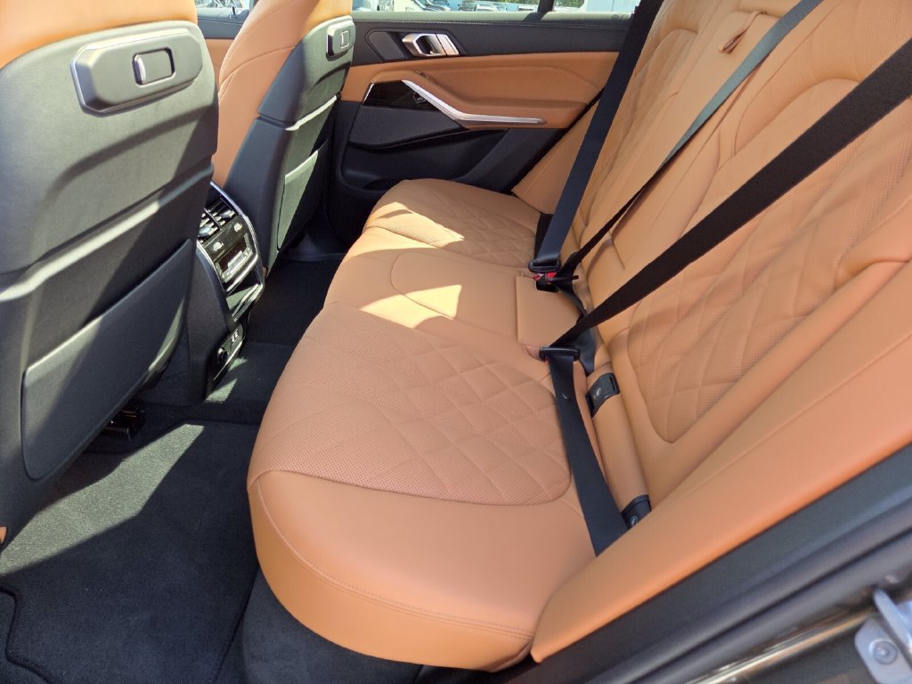 Certified 2025 BMW X5 sDrive40i w/ Climate Comfort Package RWD image 14