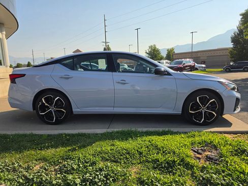 Used 2024 Nissan Altima 2.5 SR FWD image 4
