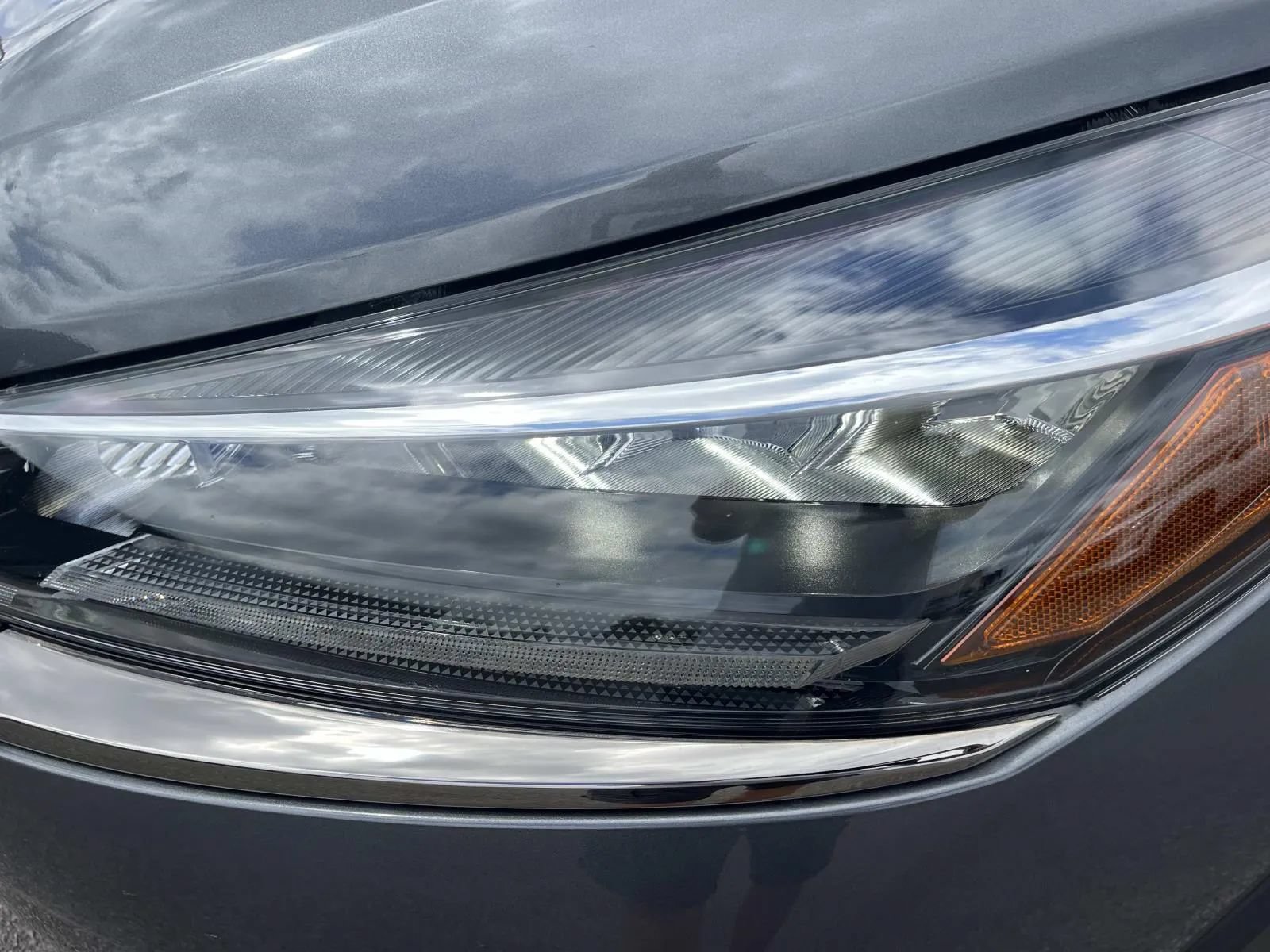 Used 2023 Nissan Kicks SR w/ Exterior Package FWD image 9