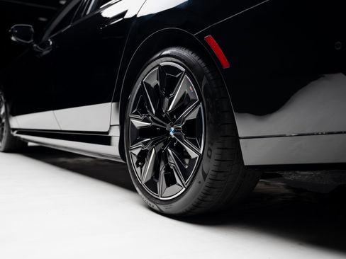 Used 2024 BMW i7 eDrive50 w/ M Sport Package image 74