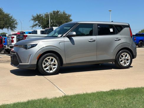 Used 2023 Kia Soul LX w/ Option Group 015 image 18