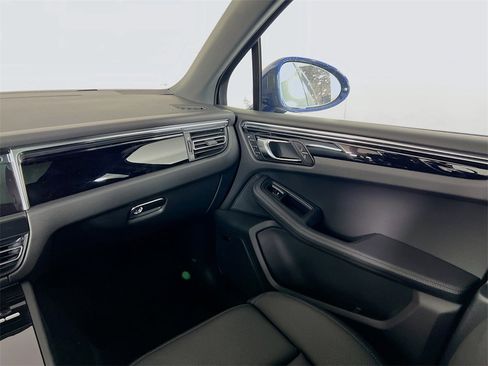 New 2026 Porsche Macan image 26