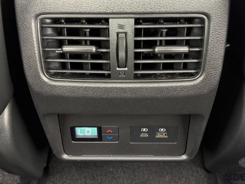 Used 2023 Nissan Rogue SL w/ SL Premium Package image 32