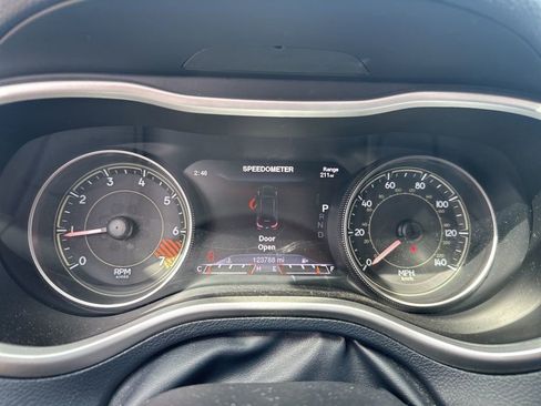 Used 2014 Jeep Cherokee Limited image 9