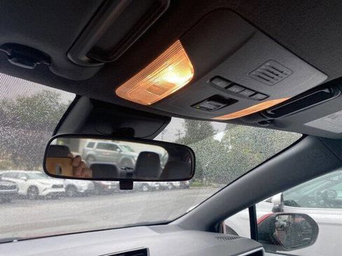 Used 2021 Toyota Corolla SE image 18