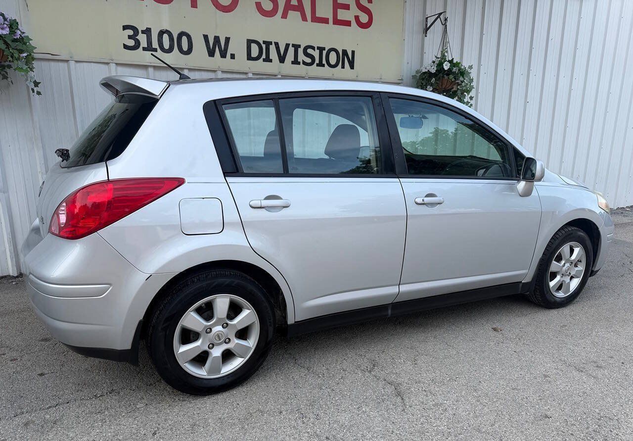 Used 2009 Nissan Versa Hatchback w/ Convenience Pkg FWD image 3