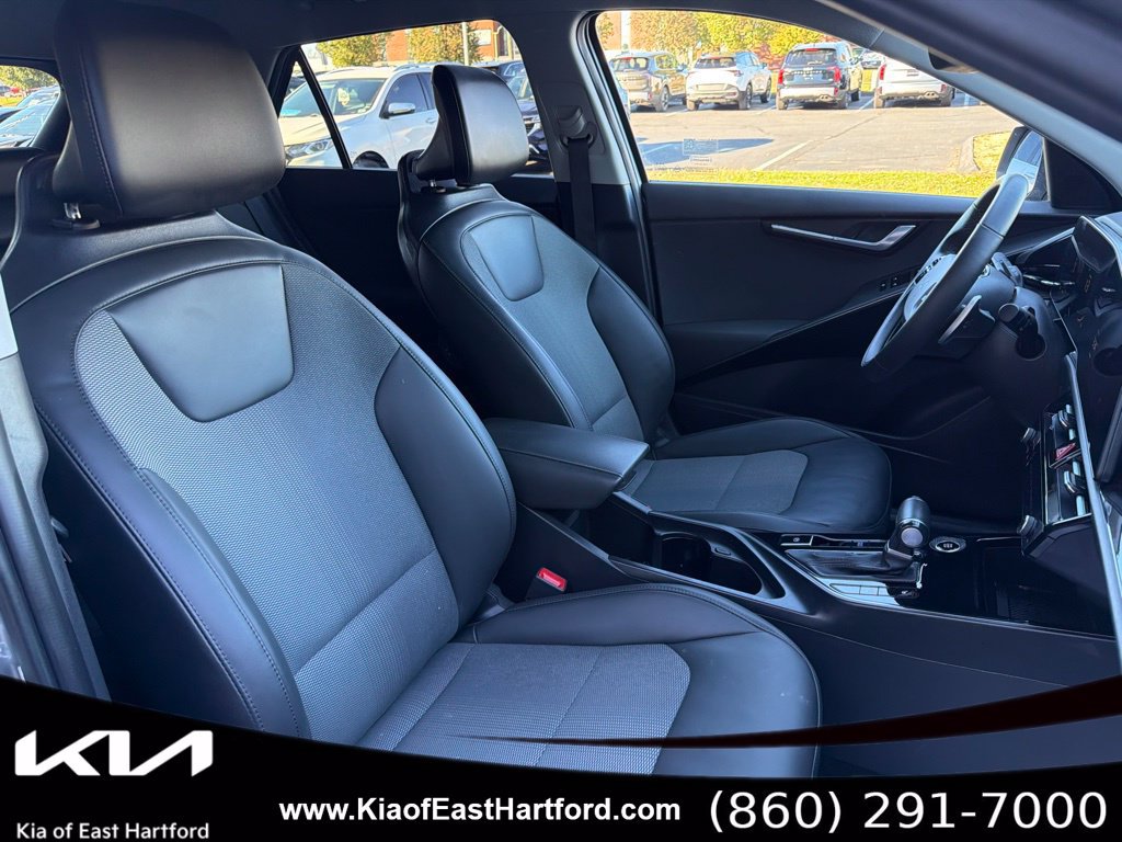 Certified 2023 Kia Niro EX FWD image 9