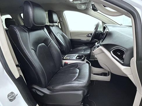 Certified 2022 Chrysler Pacifica Touring-L FWD image 15