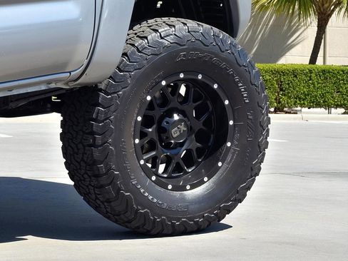 Used 2014 Toyota Tacoma PreRunner w/ TRD Off-Road Package image 10