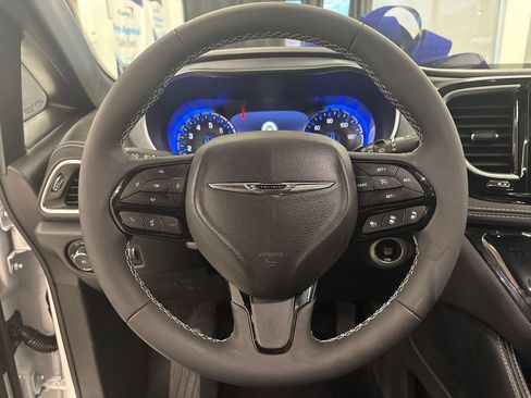 Used 2026 Chrysler Pacifica Limited w/ S Appearance Package image 20