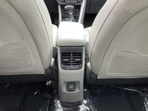 Used 2019 Kia Niro EX Premium w/ Sunroof Package image 34