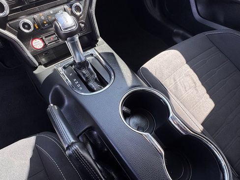 Used 2017 Ford Mustang Coupe RWD image 18