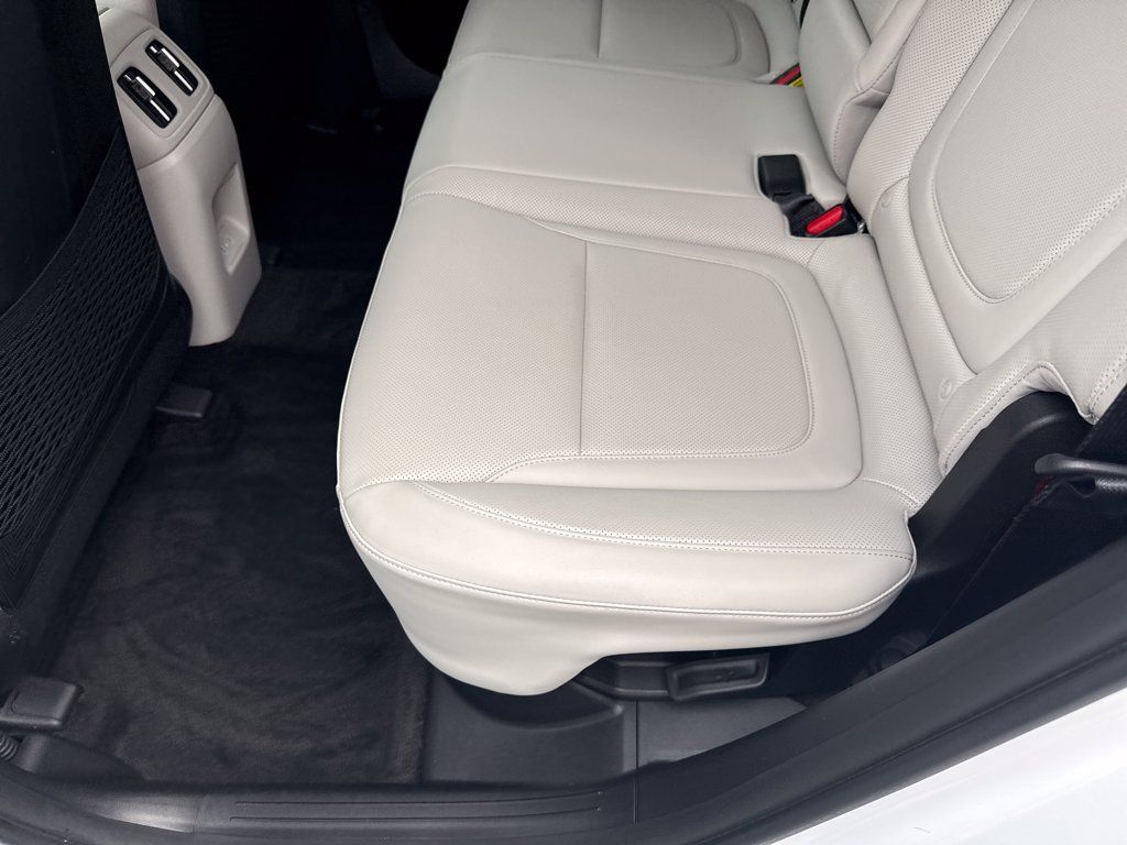 Certified 2025 Hyundai Tucson SEL AWD/4WD image 18