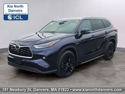 Used 2022 Toyota Highlander XLE AWD/4WD image 1