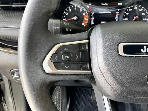 Used 2023 Jeep Compass Latitude AWD/4WD image 10
