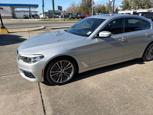 Used 2019 BMW 530i w/ Convenience Package image 3