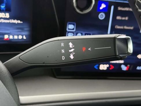 Used 2025 Chevrolet Traverse LT image 24