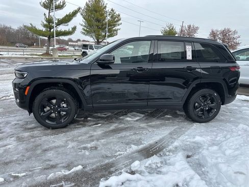 New 2025 Jeep Grand Cherokee Limited w/ Black Appearance Package AWD/4WD image 18