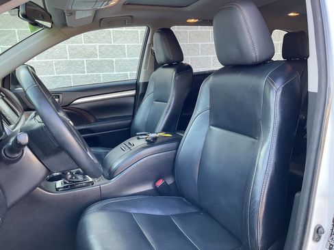 Used 2015 Toyota Highlander XLE image 15