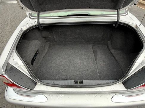 Used 2001 Jaguar XJ8 image 17