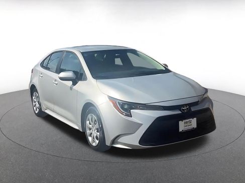 Used 2025 Toyota Corolla LE image 3