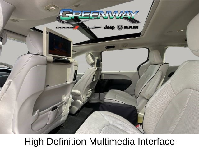 Used 2017 Chrysler Pacifica Platinum FWD image 20