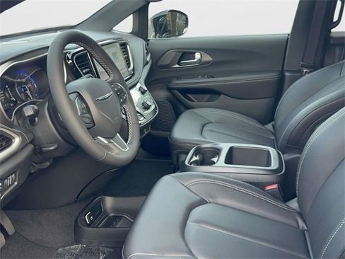 New 2026 Chrysler Pacifica Select w/ S Appearance Package image 32