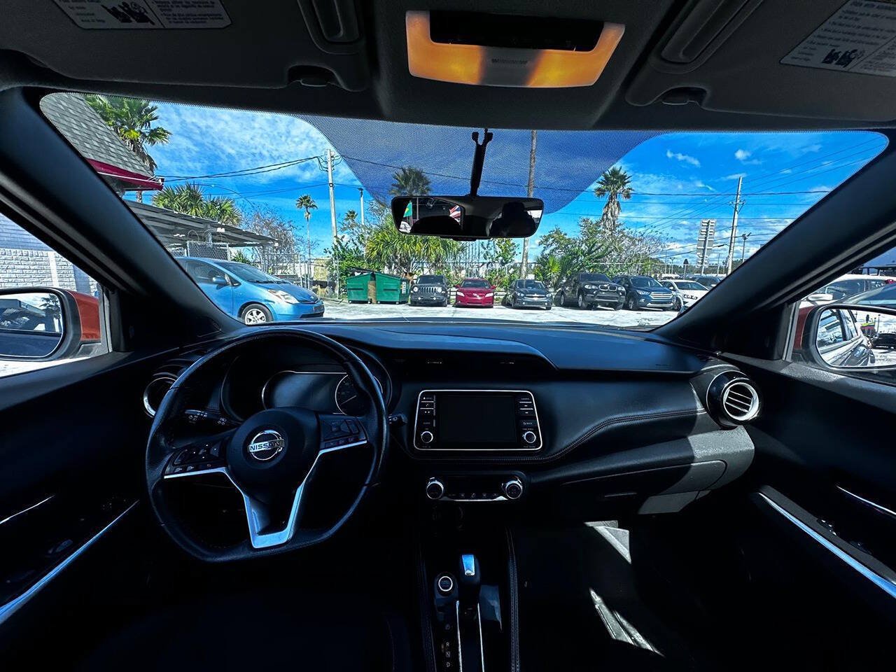 Used 2018 Nissan Kicks SR w/ Interior Electronics Package FWD image 14