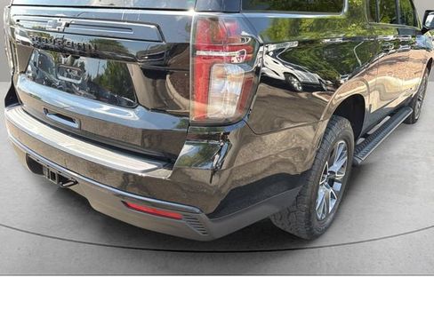 Used 2023 Chevrolet Suburban Z71 w/ Luxury Package AWD/4WD image 11