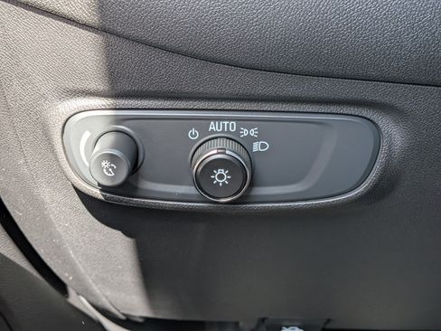Used 2021 Chevrolet Equinox LS w/ LS Convenience Package FWD image 23