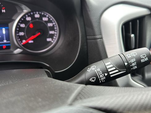 Used 2024 GMC Terrain SLE w/ Driver Convenience Package image 32