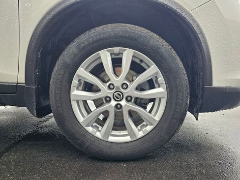 Used 2017 Nissan Rogue SV image 9