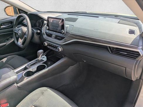 Used 2024 Nissan Altima 2.5 SV image 21