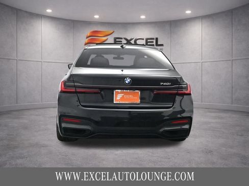 Used 2022 BMW 740i w/ M Sport Package RWD image 7