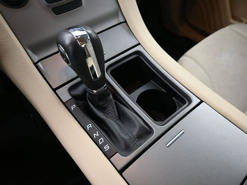 Used 2017 Ford Taurus SE image 14