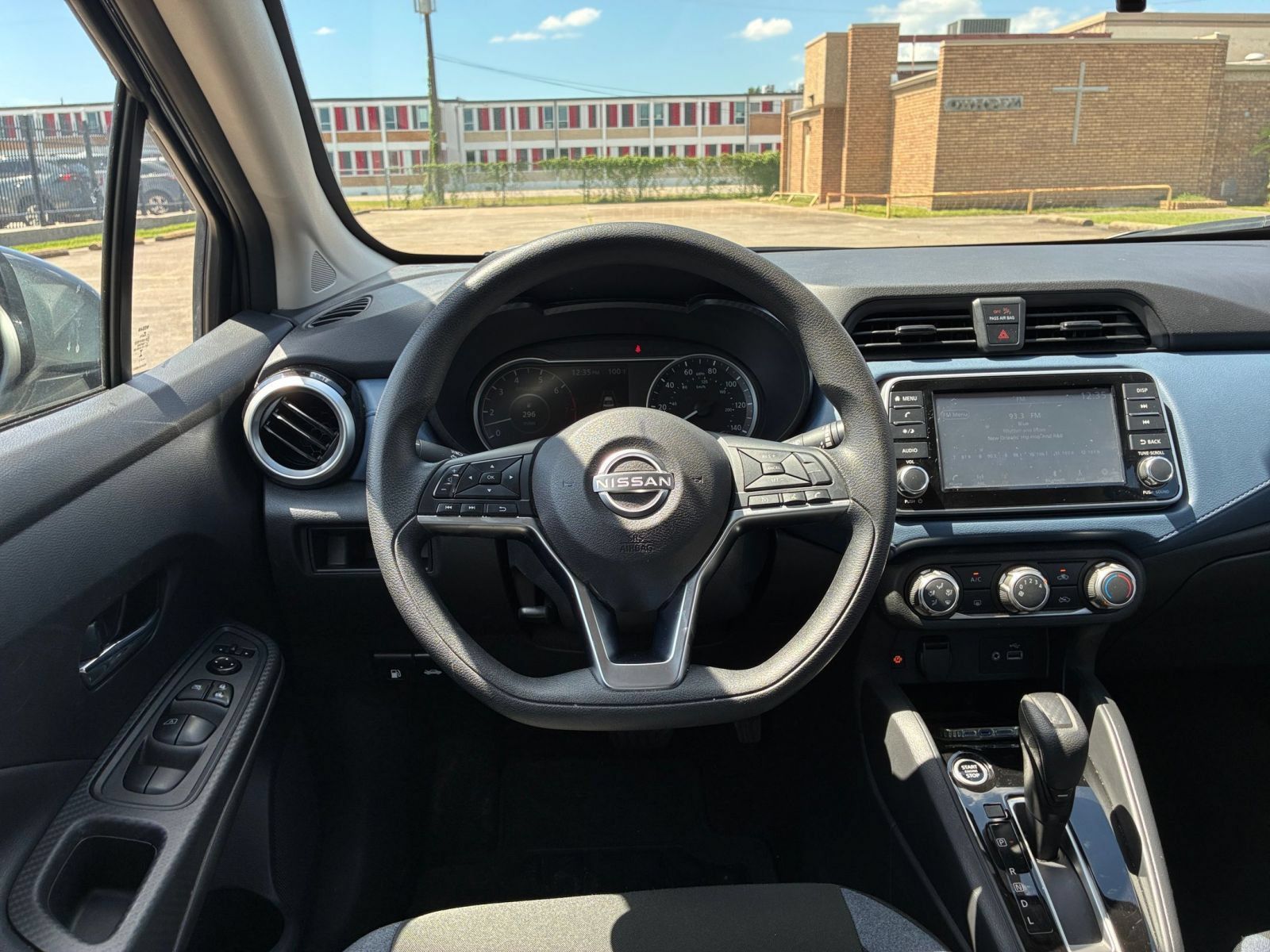 Used 2025 Nissan Versa SV FWD image 31