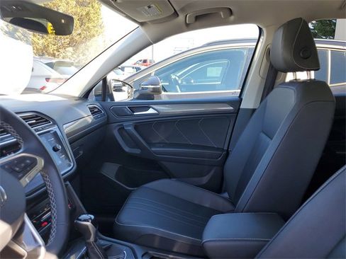 Certified 2023 Volkswagen Tiguan SE w/ Panoramic Sunroof Package image 17