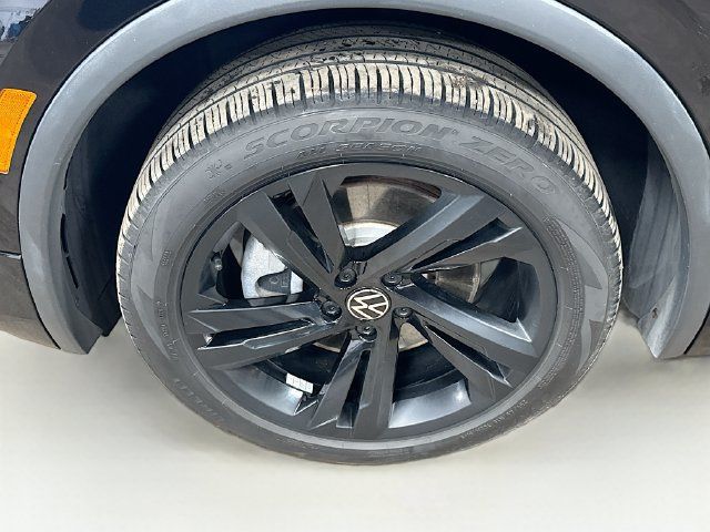 Used 2024 Volkswagen Tiguan SE R-Line AWD/4WD image 31