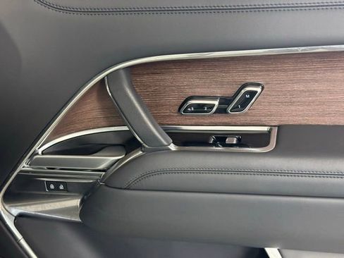 Used 2023 Land Rover Range Rover Long Wheelbase SE image 28