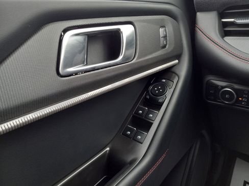 Used 2025 Ford Explorer ST-Line w/ ST-Line Street Pack image 26