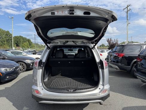 Used 2016 Toyota RAV4 SE FWD image 11